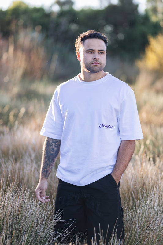 WHITE SCRIPT TEE